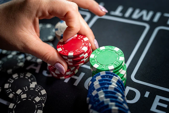 The Importance of Tracking Stack Sizes in Poker Strategy