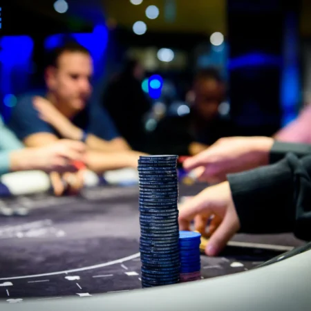 Mastering the Art of Aggressive Poker Strategy: Timing Your Moves to Dominate the Table