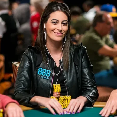 How Do Pro Players Build a Winning Online Poker Tournament Strategy?
