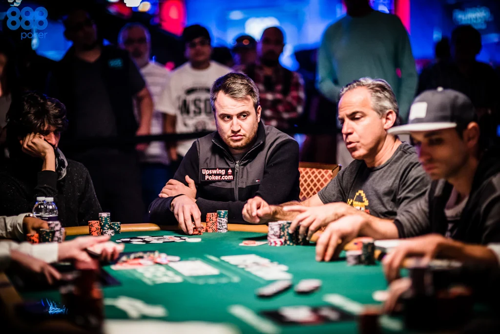 How Do Professional Players Win More Online Poker Tournaments in 2026?