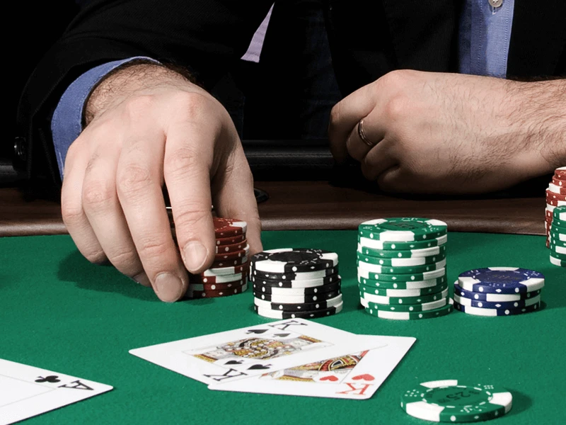 What Are the Basic Strategies Every Online Poker Player Should Know?