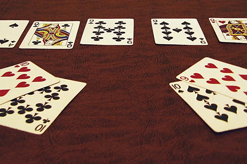 How to Play Poker: Complete Beginner’s Guide to Rules, Hands & Strategy (2026)