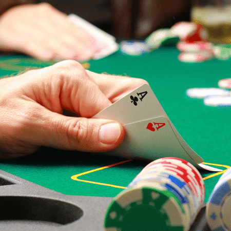 How to Deal a Poker Game: Dealer’s Guide for Home Games