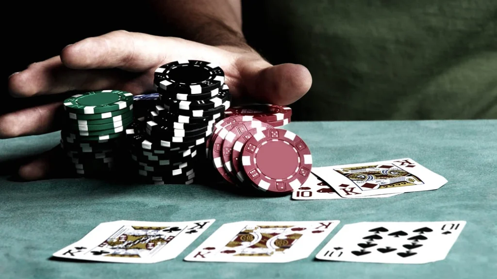 Ultimate Guide to Adapting Your Poker Strategy According to Your Stack Size