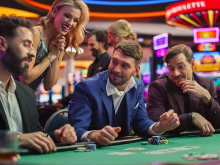 How Many Players Can Play Poker? Min & Max by Variant