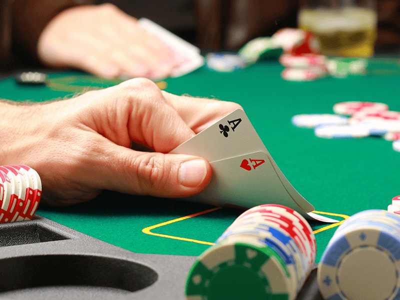 How to Deal a Poker Game: Dealer’s Guide for Home Games