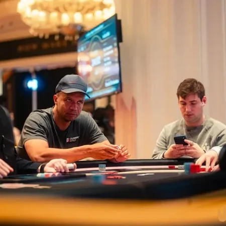 Home 3 Poker Player Flops Straight Flush to Kick Off Triton Jeju II