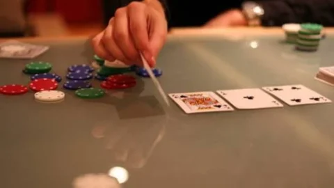 Casino Hold’em Strategy: Playing 82% of Hands Correctly