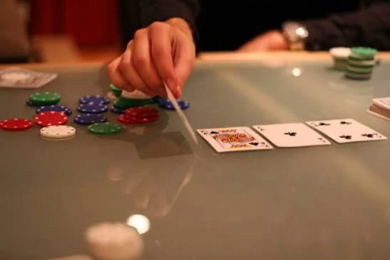 Casino Hold’em Strategy: Playing 82% of Hands Correctly